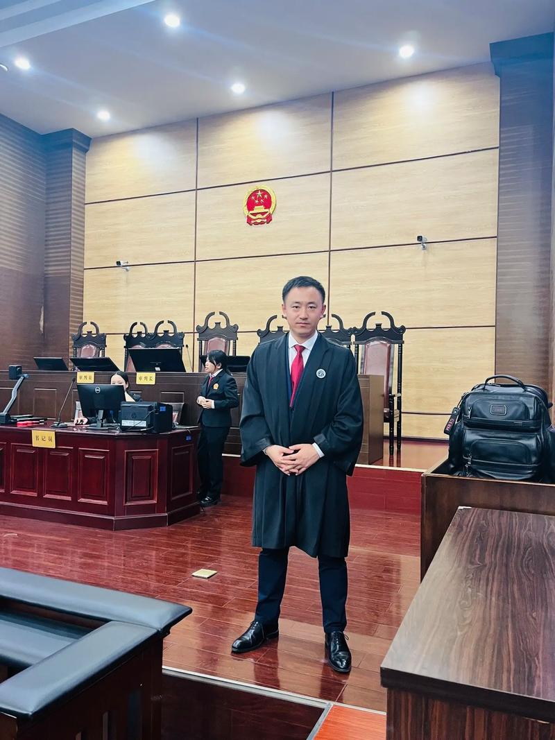 一年又一年的律师年检结束了,执业证悄然间已从光鲜到泛黄边角